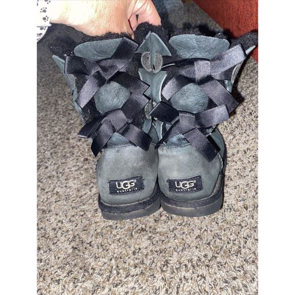 UGG Women's Black Suede Bow Back Short Boots - Size 7 - Picture 2 of 8